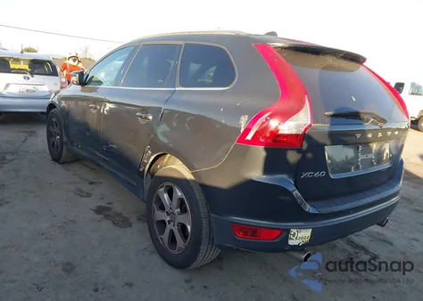 2013 Volvo Xc60 3.2 Premier z USA, uszkodzony, nr VIN YV4940DL0D2445717